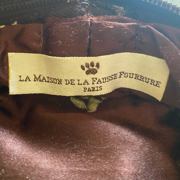 La Maison de la fausse fourrure pouch with pockets - Picture 4 of 4